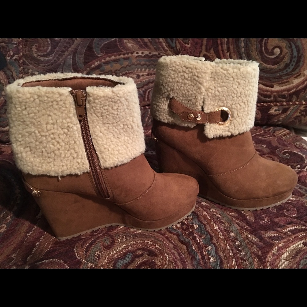 Women’s Cognac / Chestnut Booties w/ sheepskin accent